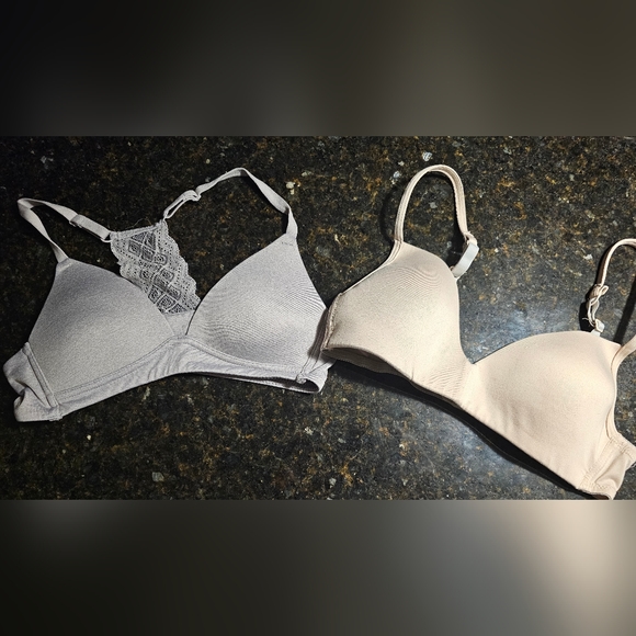 Gently used girl's bras, size 32A - Picture 1 of 11